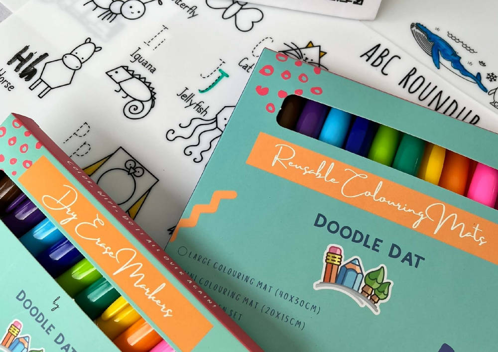 Doodle Dat Large Reusable Colouring Mat by Erda Ally – A-Z of UK ABC Dining Placemat - WERONE