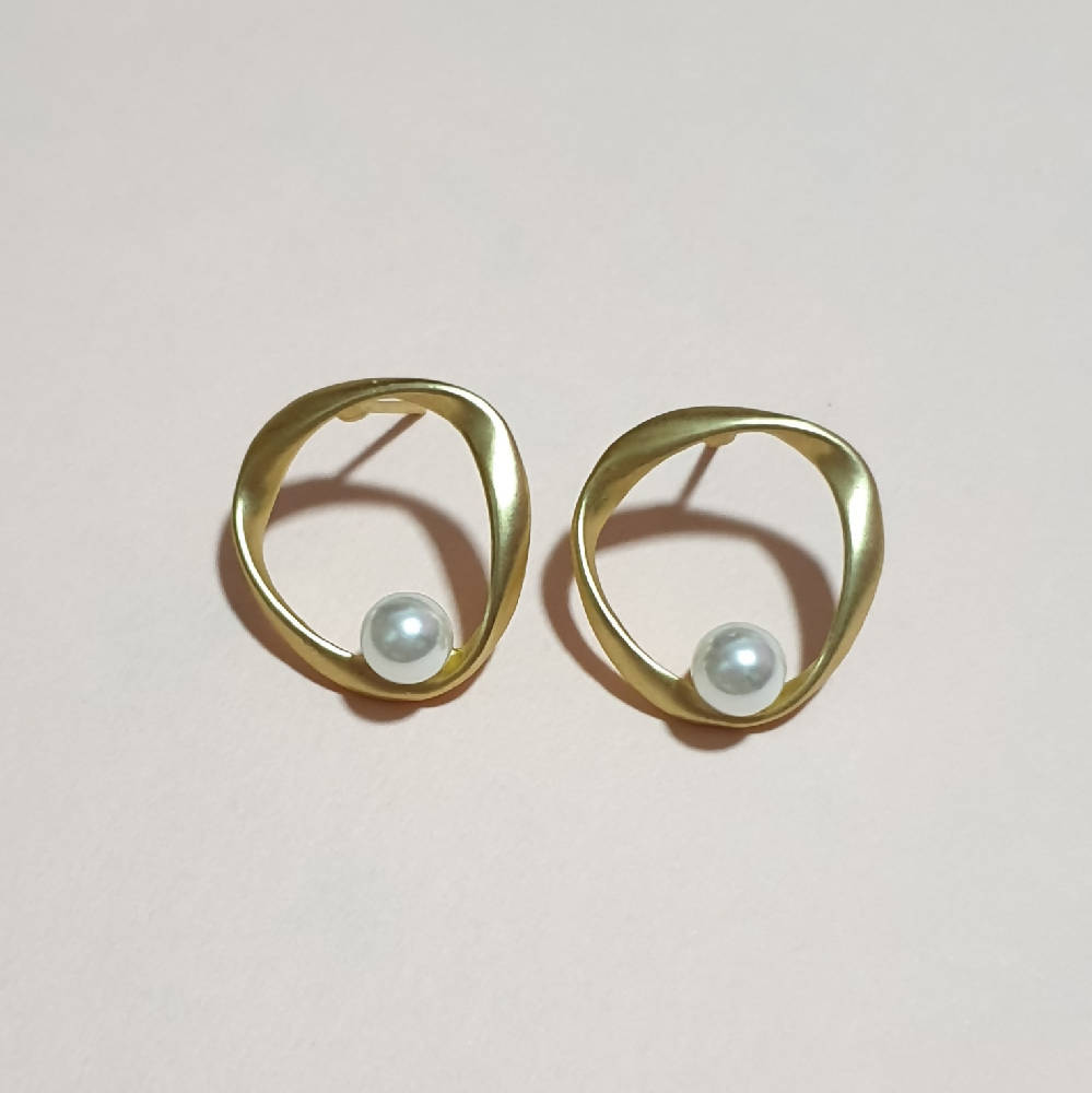 Pearl Matte Stud Earrings - WERONE